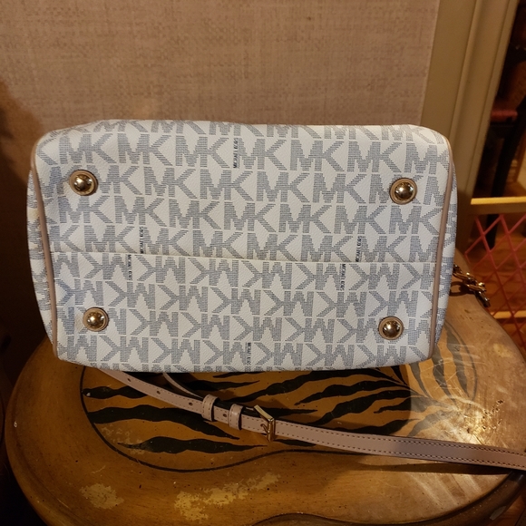 Michael Kors Handbag - Picture 3 of 10